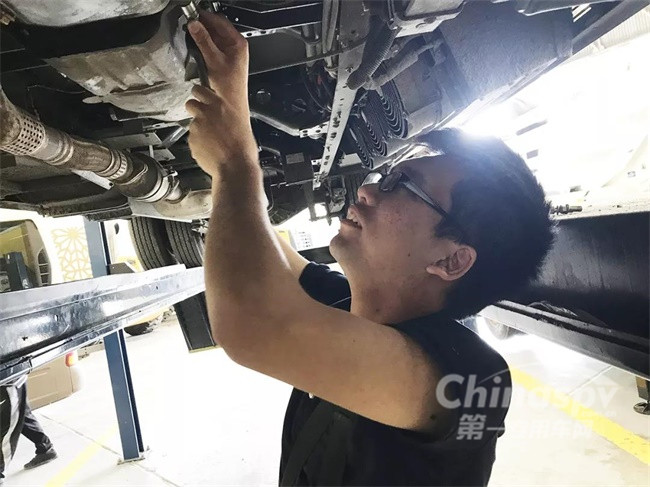 金旅校車(chē)科威特技術(shù)維護(hù)團(tuán)隊(duì)