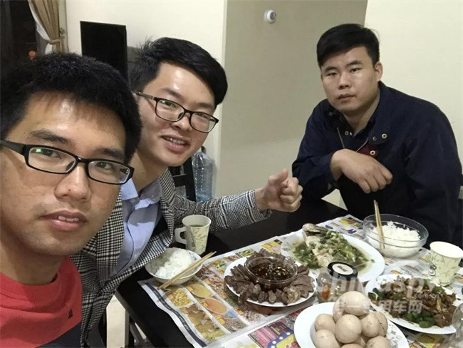 金旅校車(chē)科威特技術(shù)維護(hù)團(tuán)隊(duì)