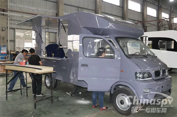 安源:趕制特種房車 確保如期交付