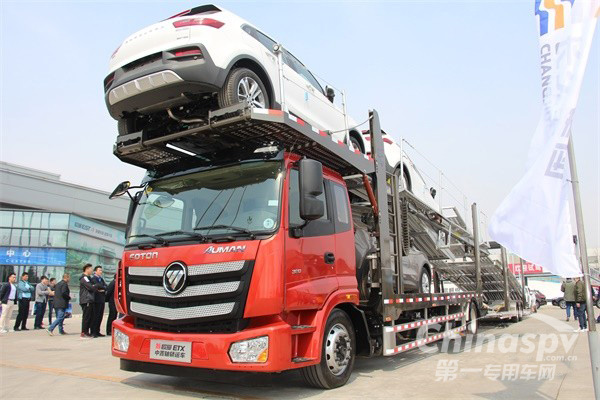 新福田歐曼ETX中置軸轎運(yùn)車(chē)