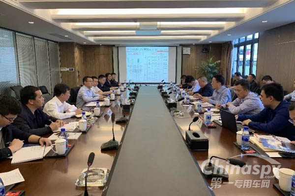 龍馬環(huán)衛(wèi)與東風(fēng)股份簽訂400臺環(huán)衛(wèi)車底盤