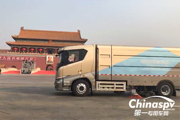 比亞迪全新T8純電動洗掃車為70周年盛典路面清掃工作提供堅實保障