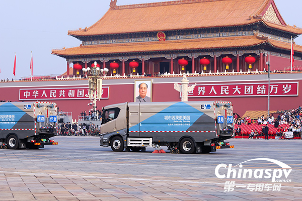 比亞迪全新T8純電動洗掃車為70周年盛典路面清掃工作提供堅實保障