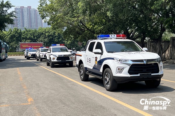 慶鈴達(dá)咖H自動(dòng)擋皮卡“入伍”重慶市公安局交巡警總隊(duì)