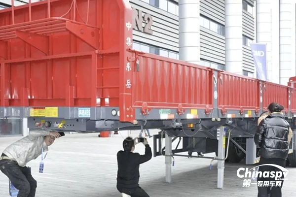 中集東岳產(chǎn)品亮相2023年第十八屆中國梁山專用車博覽會(huì)