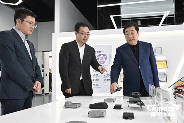 譚旭光：科技不能用資本包裝，青年科學(xué)家要清楚財(cái)富不是從天上掉下來的！