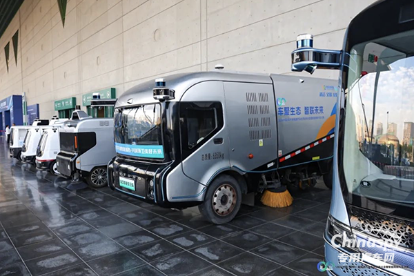 直擊鄭州新能源汽車生態(tài)伙伴大會 宇通環(huán)衛(wèi)自動駕駛洗掃車實力“吸睛”！