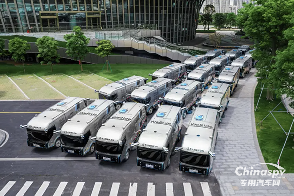 直擊鄭州新能源汽車生態(tài)伙伴大會 宇通環(huán)衛(wèi)自動駕駛洗掃車實力“吸睛”！