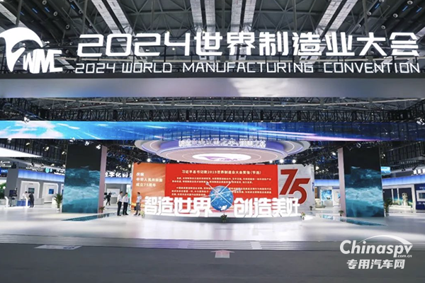 勁旅環(huán)境無(wú)人駕駛純電動(dòng)掃路機(jī)亮相世界制造業(yè)大會(huì)