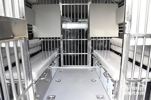 打造忠誠鐵衛(wèi) 筑牢“防火墻” 森源鴻馬多功能押解車發(fā)往吉林