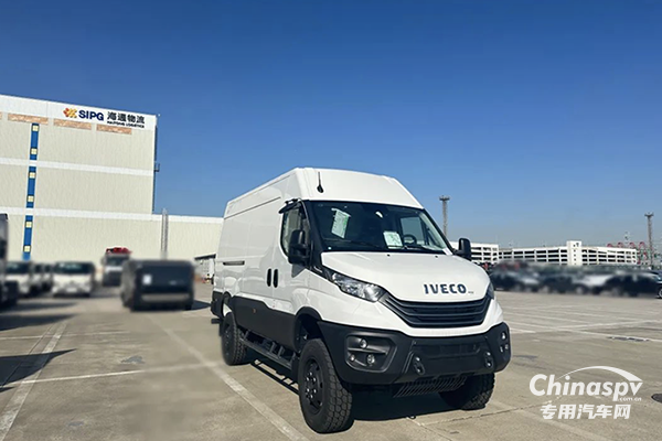 進(jìn)口依維柯Daily 4x4 Van正式抵達(dá)上海港
