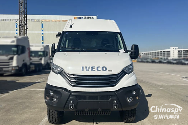 進(jìn)口依維柯Daily 4x4 Van正式抵達(dá)上海港