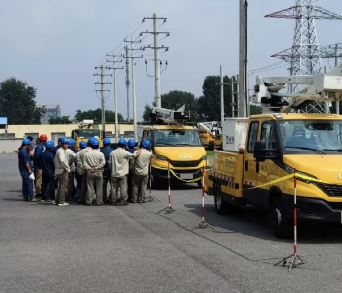 至誠(chéng)服務(wù)，進(jìn)口依維柯底盤青特牌無(wú)支腿絕緣斗臂高空作業(yè)車開(kāi)展交車培訓(xùn)