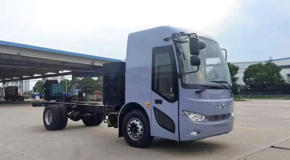 智啟未來(lái)！江淮純電動(dòng)18T洗掃車(chē)閃亮登場(chǎng)！