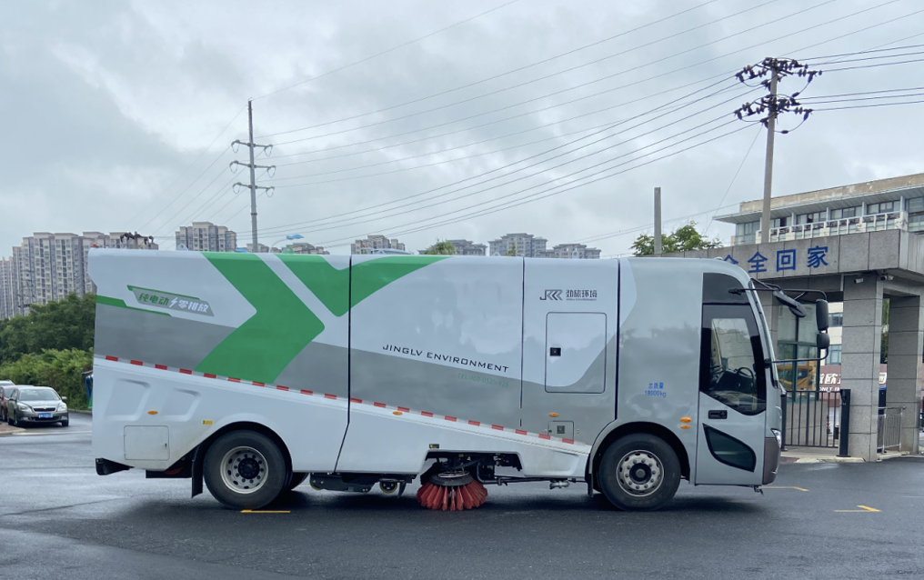 智啟未來(lái)！江淮純電動(dòng)18T洗掃車(chē)閃亮登場(chǎng)！