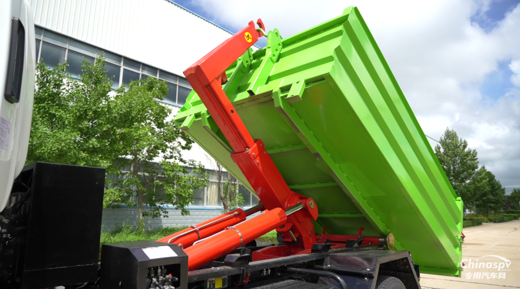五征環(huán)?？萍技冸妱?dòng)車廂可卸式垃圾車