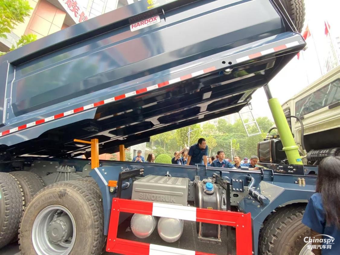 可靠耐用 中國(guó)重汽ZND版自卸車(chē)以硬核實(shí)力護(hù)航前行之路