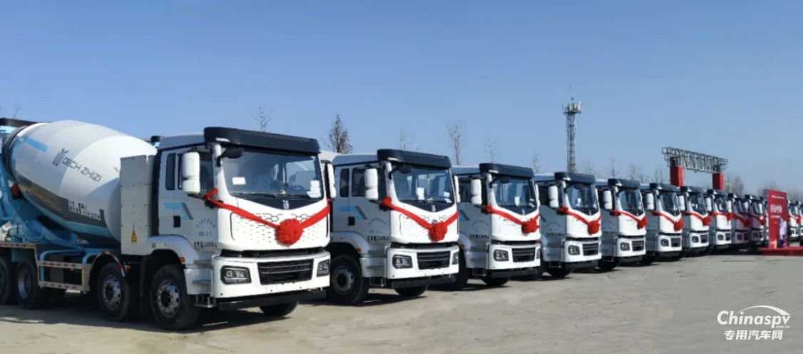 奮戰(zhàn)開(kāi)門(mén)紅 質(zhì)子汽車(chē)純電動(dòng)攪拌車(chē)批量交付河北