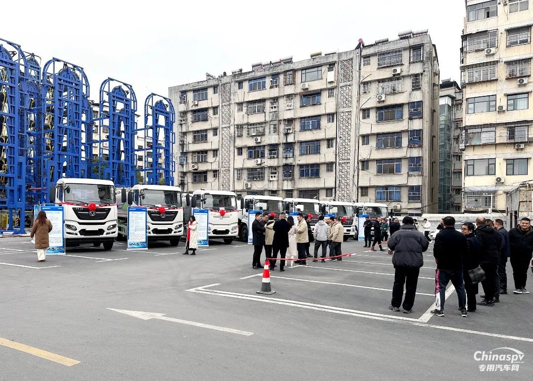 簽單420輛！東風(fēng)天錦系列水車新品耀世啟新