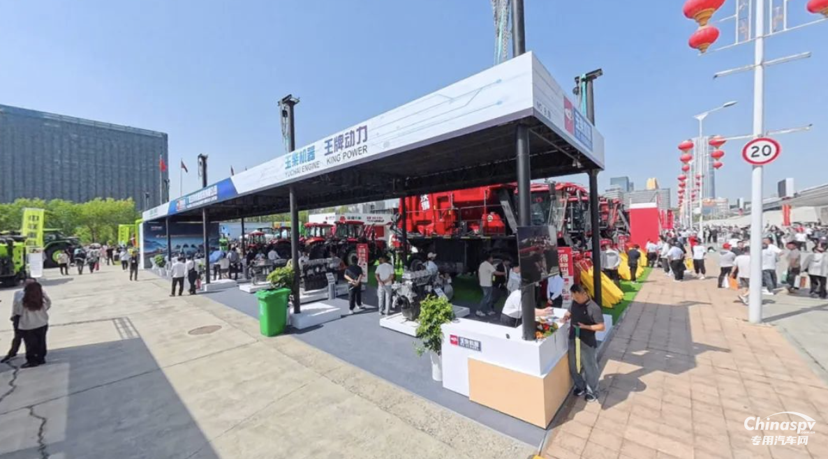 2025年5月25-27日，以“智能農(nóng)機(jī)賦能新質(zhì)生產(chǎn)力，科技引領(lǐng)農(nóng)業(yè)現(xiàn)代化”為主題的2025新疆國(guó)際農(nóng)業(yè)機(jī)械博覽會(huì)在新疆國(guó)際會(huì)展中心舉行。