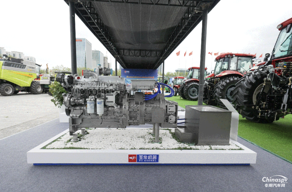 2025年5月25-27日，以“智能農(nóng)機(jī)賦能新質(zhì)生產(chǎn)力，科技引領(lǐng)農(nóng)業(yè)現(xiàn)代化”為主題的2025新疆國(guó)際農(nóng)業(yè)機(jī)械博覽會(huì)在新疆國(guó)際會(huì)展中心舉行。