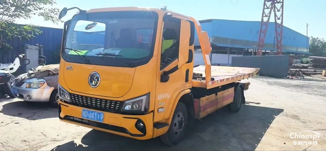 清障救援“不考慮其他車(chē)”！羅老板只認(rèn)陜汽+康明斯