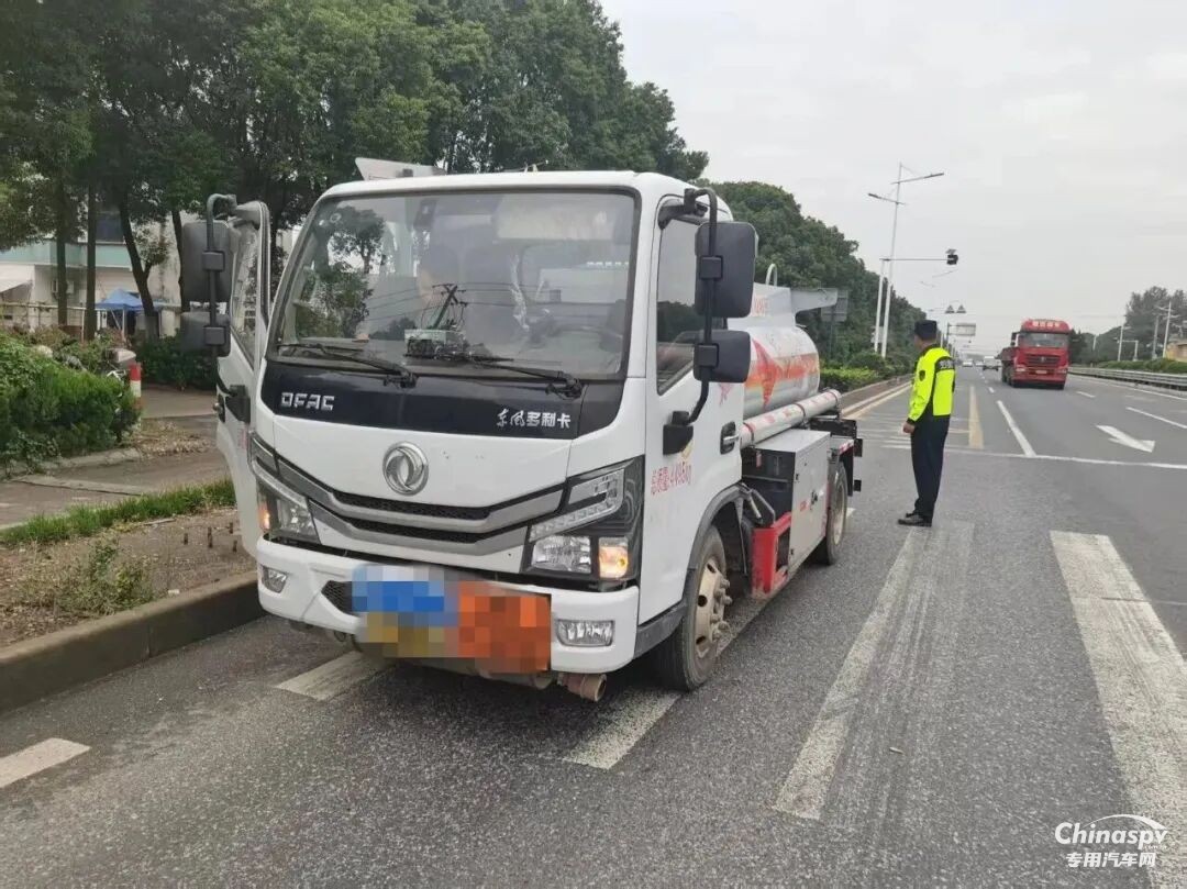 江陰查處一?；奋囕v未配備押運(yùn)員、未提供貨物運(yùn)單