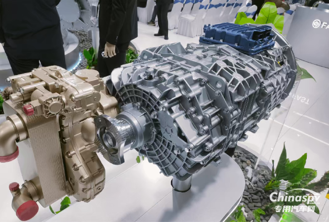 法士特?cái)y多款新品亮相中國國際商用車展