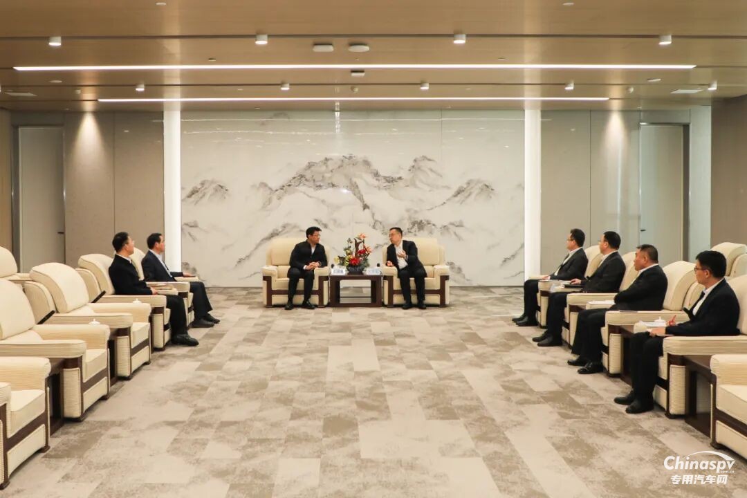 山東重工王志堅(jiān)會(huì)見(jiàn)揚(yáng)州市委書(shū)記王進(jìn)健