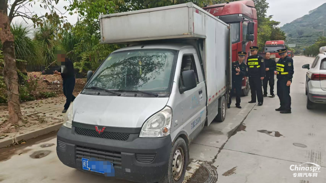 福建查獲兩起違法運(yùn)輸?；钒该媾R10萬(wàn)元行政處罰