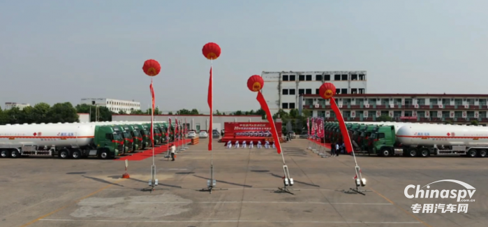 豪沃T7H危化品牽引車助力魯清石化高質(zhì)量發(fā)展再提速！