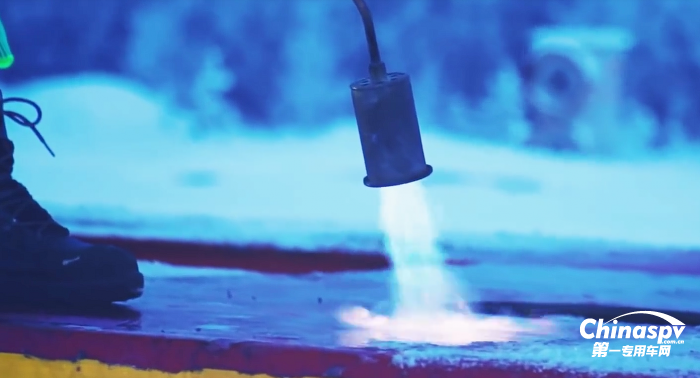 面對常年冰雪覆蓋 芬蘭的大件運(yùn)輸車如何做到應(yīng)對自如的？