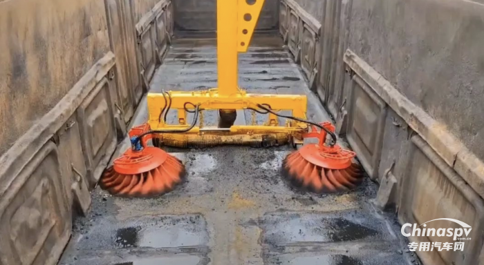 五征環(huán)?？萍蓟疖噹鍜哕?，火車貨廂余料清掃不用愁！