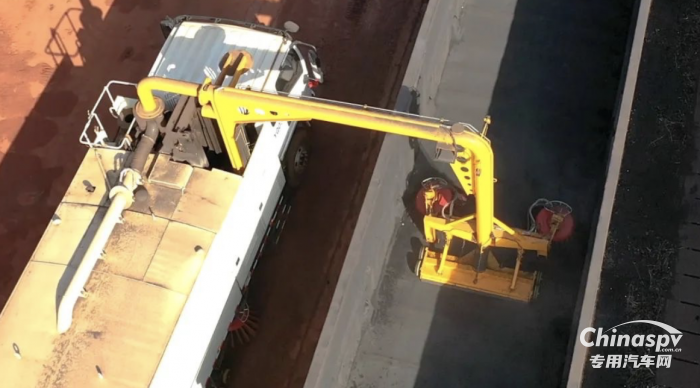 五征環(huán)?？萍蓟疖噹鍜哕?，火車貨廂余料清掃不用愁！