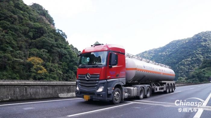 從試一試到批量采購 奔馳卡車何以得到標(biāo)桿危運(yùn)企業(yè)認(rèn)可