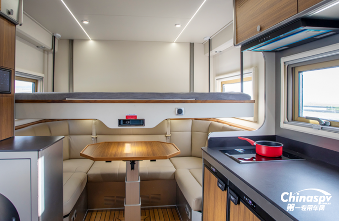 宇通房車與奔馳卡車戰(zhàn)略簽約，向世界展示中國(guó)房車新力量