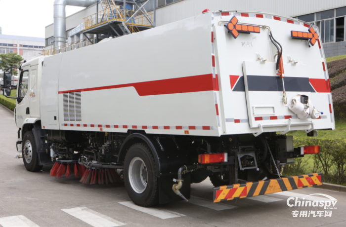 高效清潔，乘龍M3 4*2洗掃車(chē)帶來(lái)環(huán)衛(wèi)行業(yè)新發(fā)展