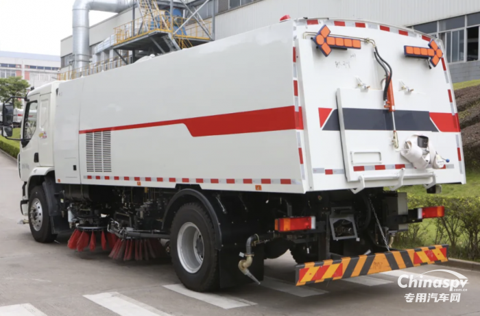 乘龍M3 4X2洗掃車，許你美好“衛(wèi)”來