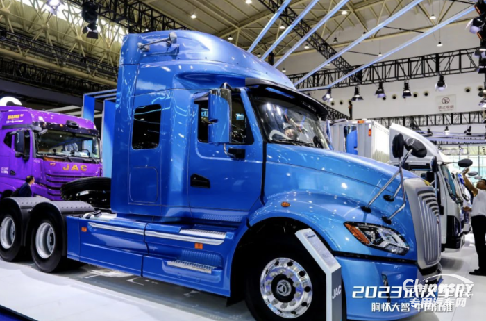 拉風(fēng)外形+高端內(nèi)核，江淮跨越V5閃耀武漢車展