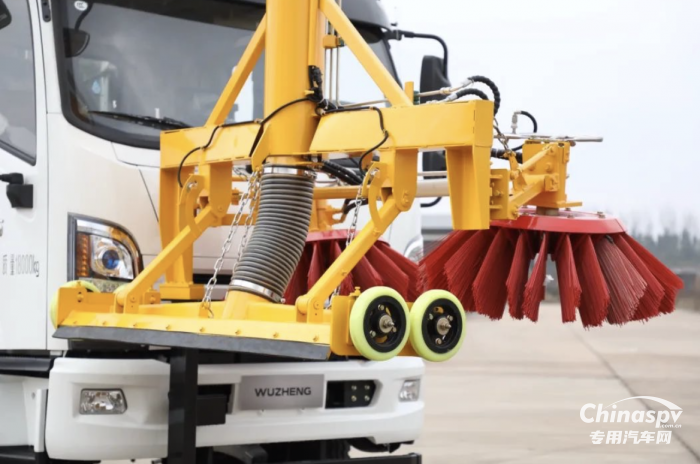 五征環(huán)?？萍蓟疖噹鍜哕?，火車貨廂余料清掃不用愁！