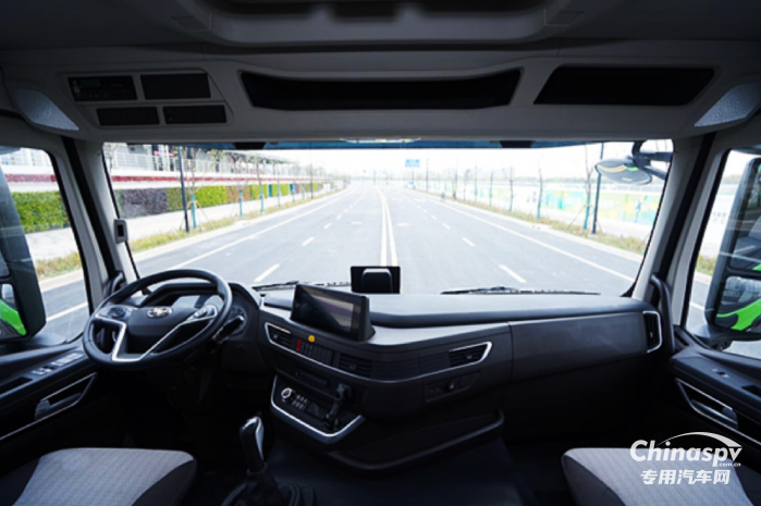 高效節(jié)能 科學(xué)“瘦身”，上汽紅巖自卸車助力臺(tái)州用戶跑贏渣土運(yùn)輸