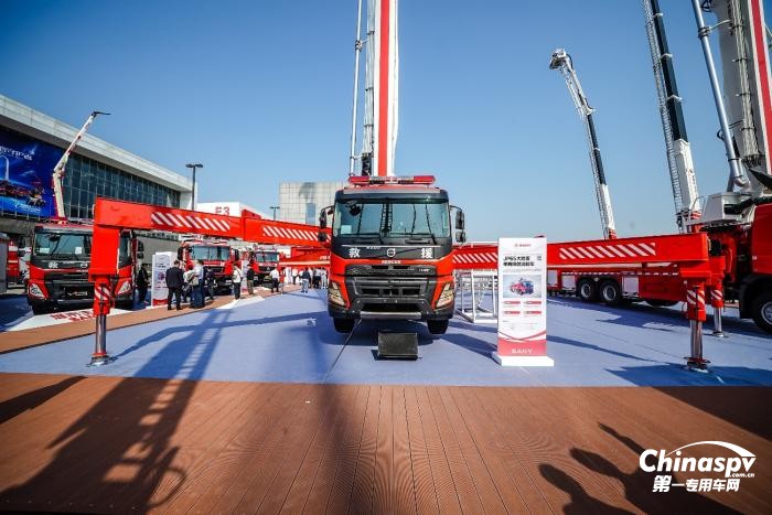 消防圈“大V”甄選 27臺(tái)沃爾沃底盤車亮相中國(guó)消防展