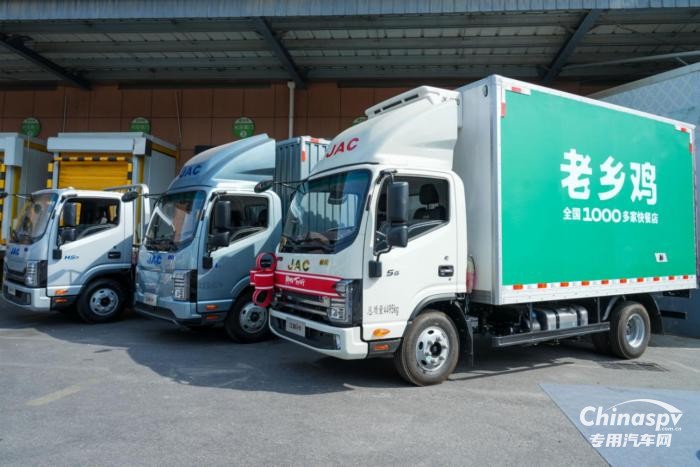 安徽合肥蘇師傅：老鄉(xiāng)雞走向全國，江淮1卡全程護(hù)航，守護(hù)干凈、新鮮、衛(wèi)生