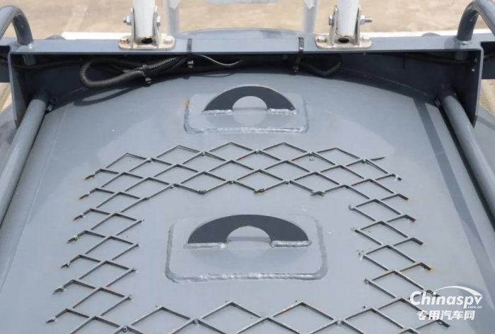 中集強(qiáng)冠合金鋼液罐車(chē)-8類(lèi)腐蝕性危險(xiǎn)品運(yùn)輸旗艦車(chē)