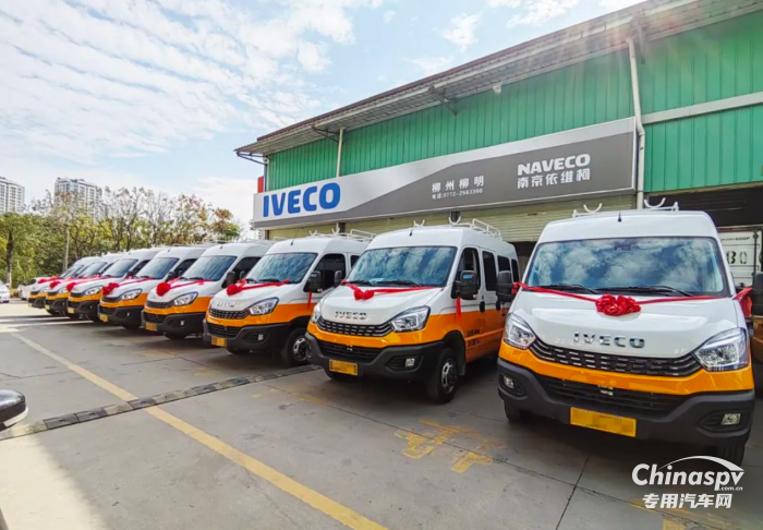 南京依維柯歐勝工程車(chē)順利交付！百變大咖為鐵路出行護(hù)航