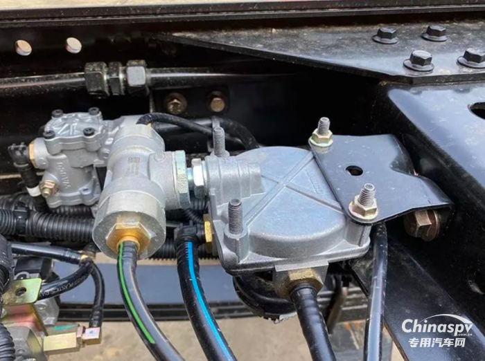 品質(zhì)合規(guī)，上牌無憂！解放青汽JH6 6X2爆破器材車上市