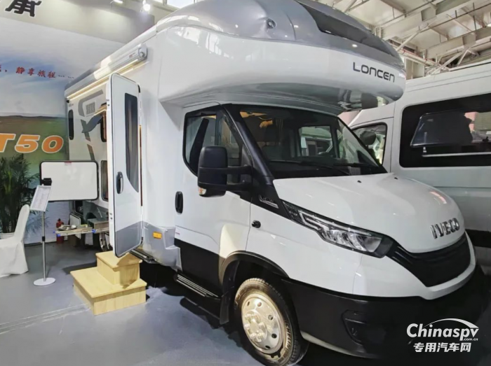 逛龍年首場房車展，選品質(zhì)高端進口依維柯底盤房車